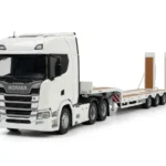 Servicio de arriendo de camión cama baja Scania para traslado seguro de maquinaria pesada y cargas sobredimensionadas. Cotice con Servisan.