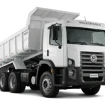 Arriendo de camiones tolva Volkswagen y Shacman para retiro de escombros, movimiento de tierras y transporte de áridos. Cotice con Servisan.