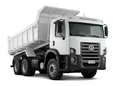 Arriendo de camiones tolva Volkswagen y Shacman para retiro de escombros, movimiento de tierras y transporte de áridos. Cotice con Servisan.