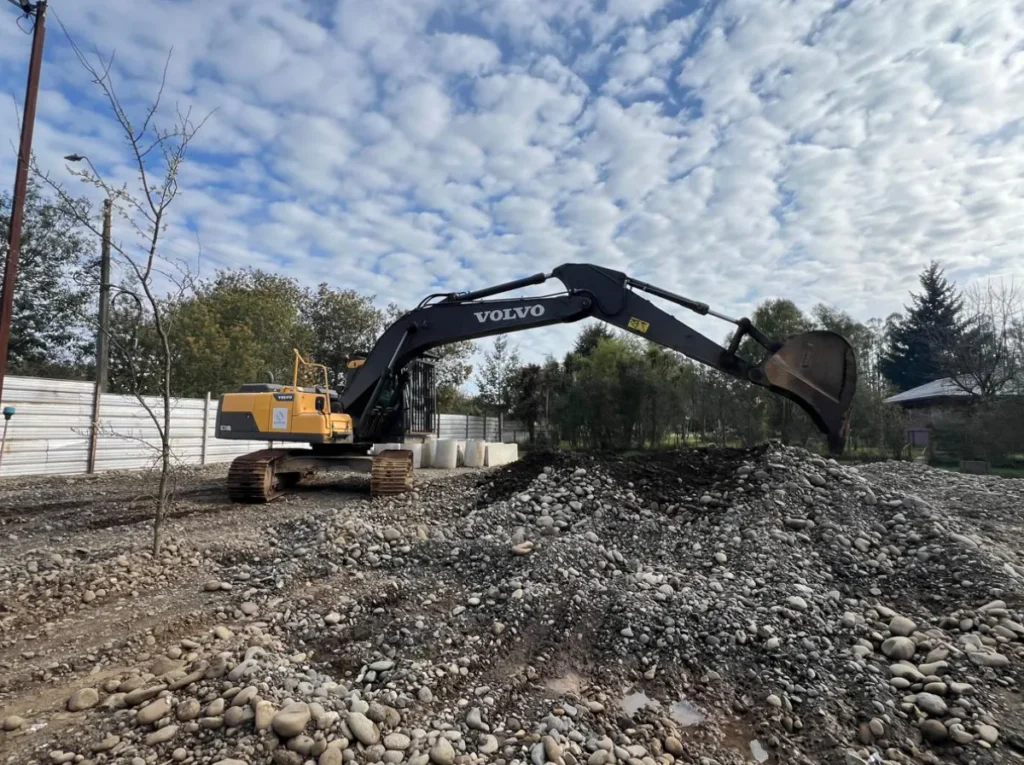 Arriendo-de-Excavadoras-de-20-Toneladas-Volvo-Kobelco-y-SDLG-Servisan-2 (3)