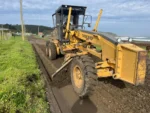 Arriendo de motoniveladoras Volvo y John Deere para nivelación, perfilado y acondicionamiento de terrenos en obras civiles. Cotice hoy con Servisan.