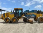 Servicio de arriendo de camión cama baja Scania para traslado seguro de maquinaria pesada y cargas sobredimensionadas. Cotice con Servisan.